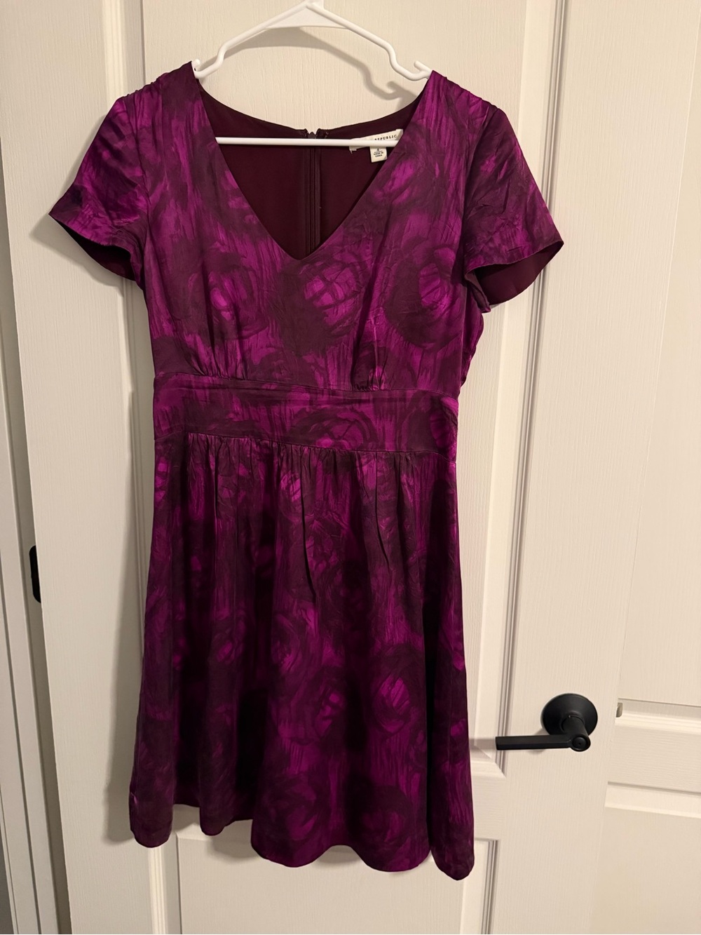 Banana Republic Plum V-Neck Short Sleeve Dress
